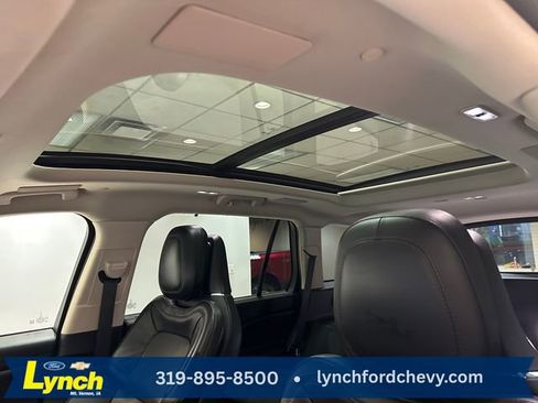 Used 2020 Lincoln Aviator Reserve w/ Equipment Group 202A image 4