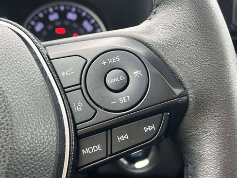 Used 2020 Toyota RAV4 XLE Premium image 24