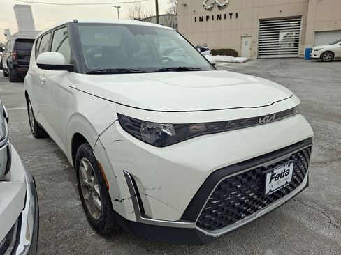 Certified 2023 Kia Soul LX w/ LX Technology Package image 2