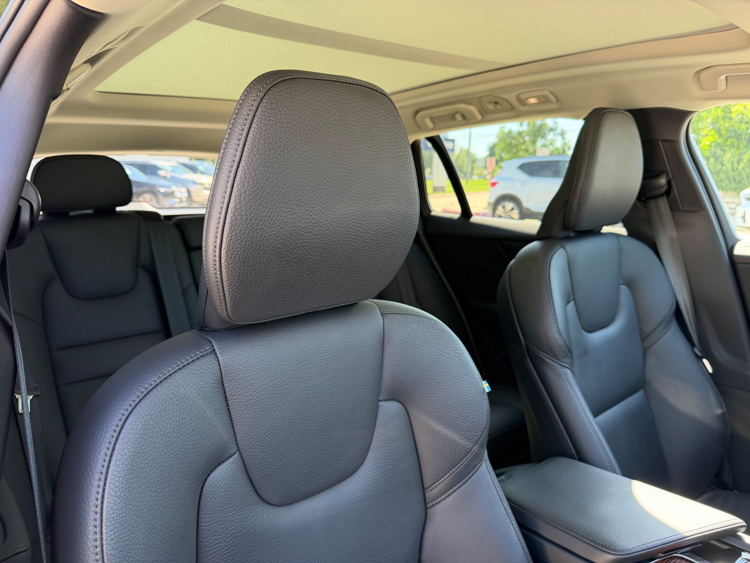 Certified 2025 Volvo V60 B5 Cross Country Plus AWD/4WD image 11