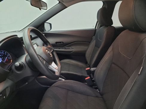 Used 2020 Nissan Kicks S image 17