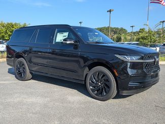 New 2025 Lincoln Navigator L Reserve w/ Jet Appearance Package video 3