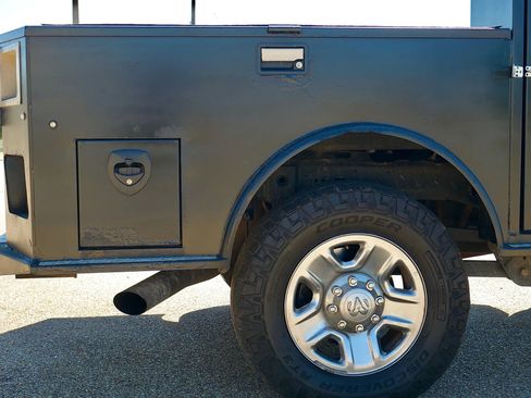 Used 2018 RAM 2500 Tradesman w/ Chrome Appearance Group AWD/4WD image 6