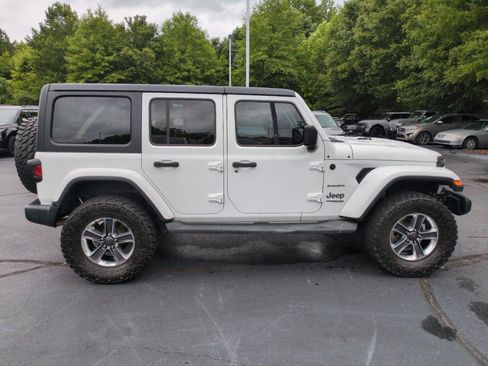 Used 2019 Jeep Wrangler Unlimited Sahara AWD/4WD image 8