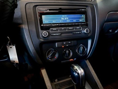 Used 2014 Volkswagen Jetta SE FWD image 36
