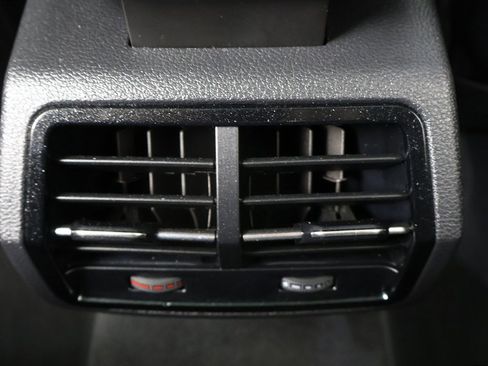 Used 2025 Audi Q3 2.0T Premium image 30