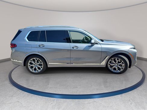 Used 2025 BMW X7 xDrive40i AWD/4WD image 4
