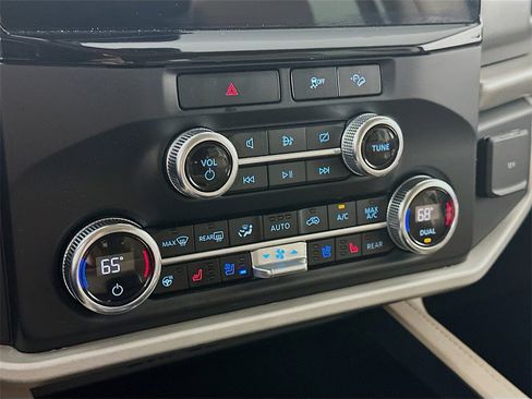 Used 2023 Ford Expedition Max XLT image 18