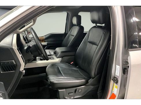 Used 2019 Ford F150 Lariat w/ Trailer Tow Package image 25