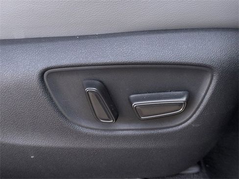 Used 2024 Toyota Sienna XLE image 30