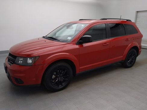 Used 2019 Dodge Journey SE w/ Blacktop Package FWD image 2