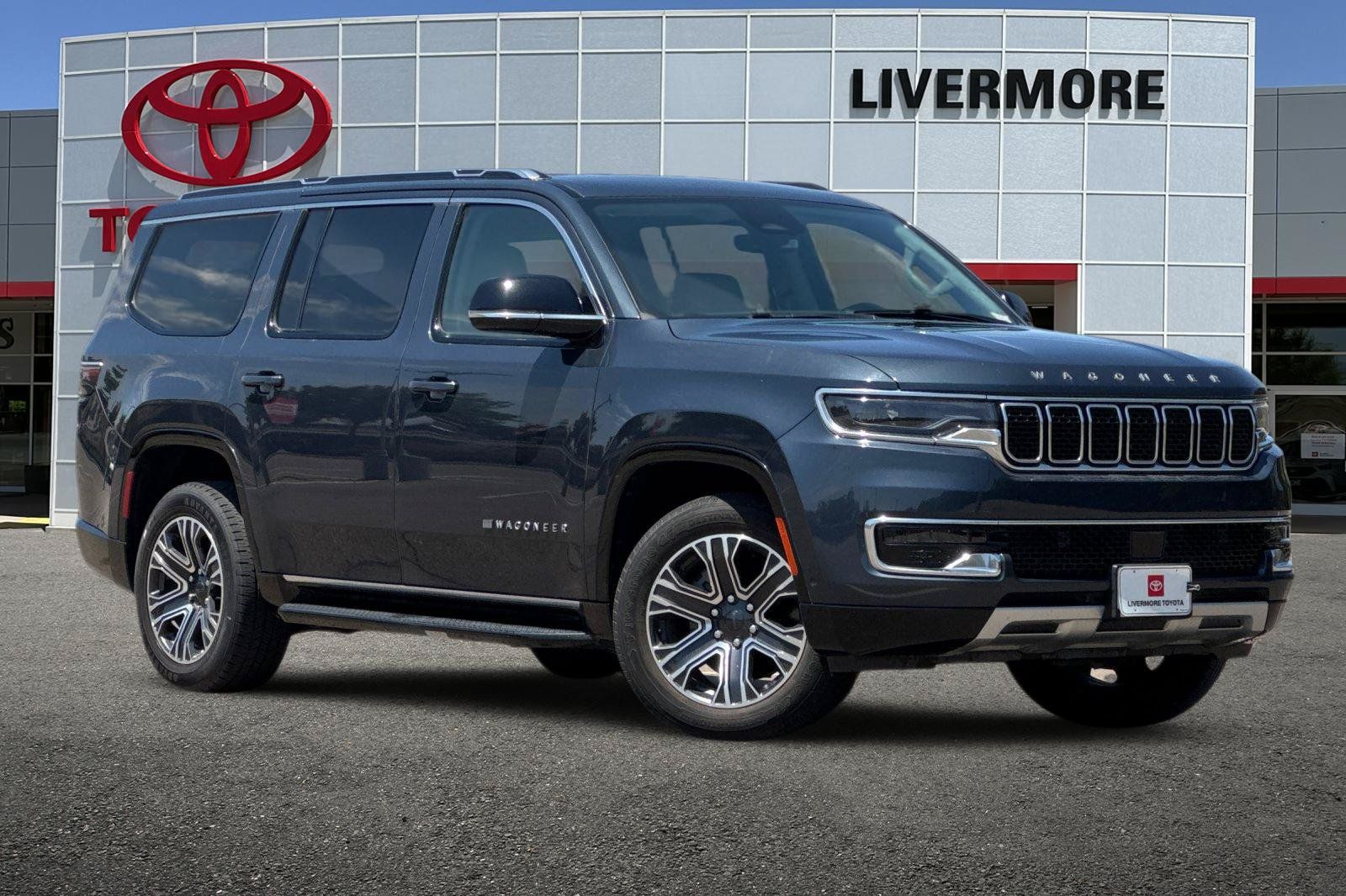 Used 2024 Jeep Wagoneer Series II AWD/4WD image 2