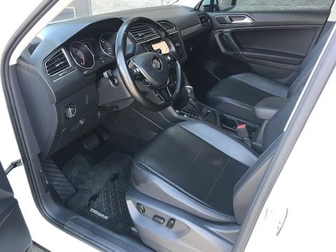Used 2018 Volkswagen Tiguan SEL FWD image 5