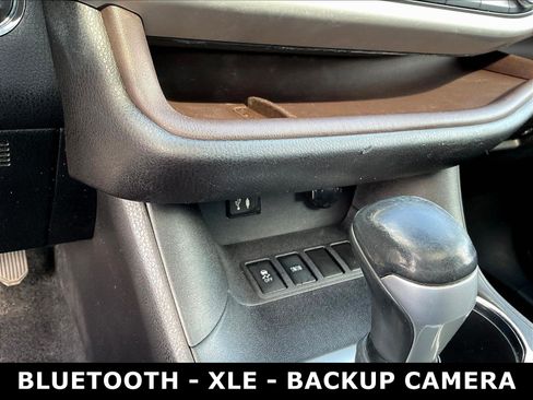 Used 2015 Toyota Highlander XLE FWD image 16