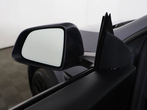 Used 2022 Tesla Model Y Long Range image 34