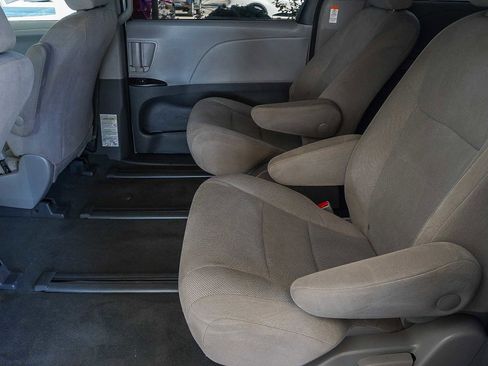 Used 2020 Toyota Sienna L image 20