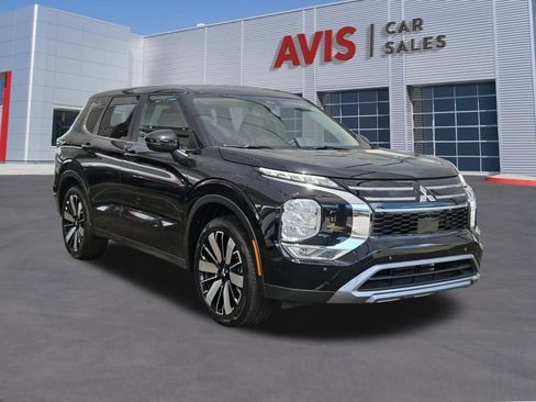 Used 2025 Mitsubishi Outlander SE AWD/4WD image 3