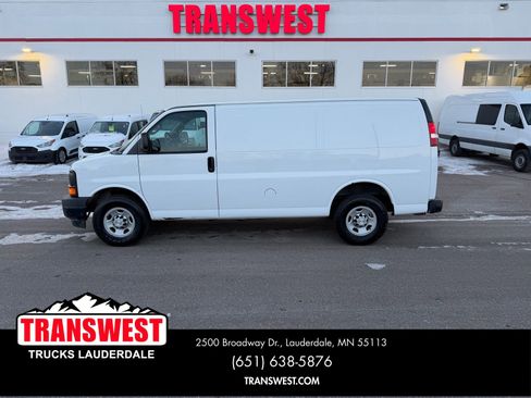Used 2017 Chevrolet Express 3500 image 2