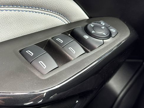 Used 2025 Chevrolet Trax LT w/ Driver Confidence Package image 23