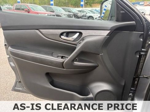 Used 2018 Nissan Rogue SV AWD/4WD image 17