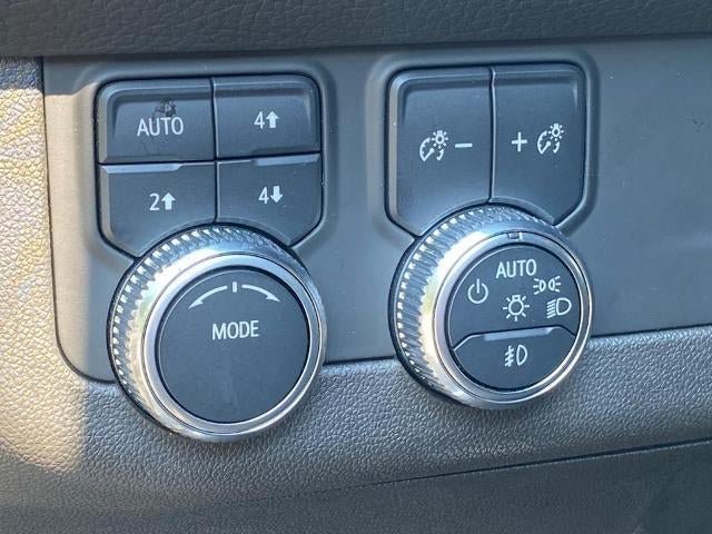 Used 2022 GMC Yukon Denali AWD/4WD image 14
