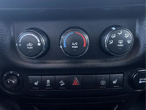 Used 2014 Jeep Wrangler Unlimited Rubicon w/ Connectivity Group image 28