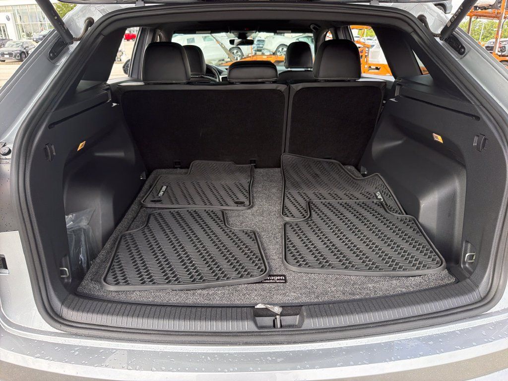Certified 2023 Volkswagen Atlas Cross Sport SEL AWD/4WD image 29