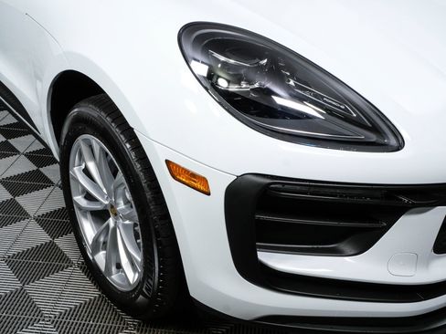 New 2026 Porsche Macan AWD/4WD image 39