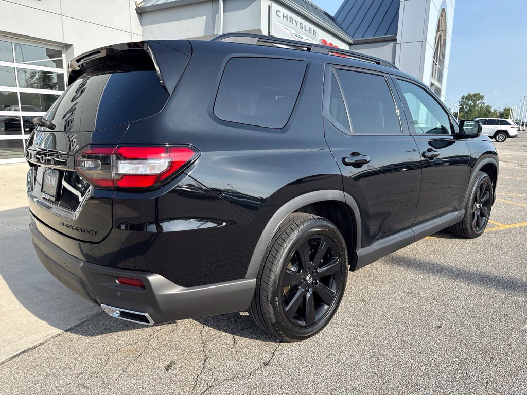 Used 2025 Honda Pilot Black Edition image 4
