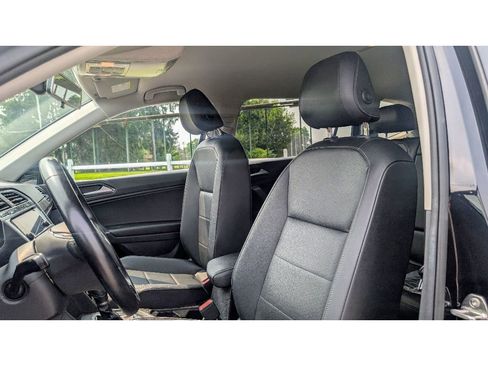 Used 2018 Volkswagen Tiguan SE w/ 3rd Row Seat Package image 15
