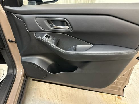 Certified 2024 Nissan Rogue SV image 26