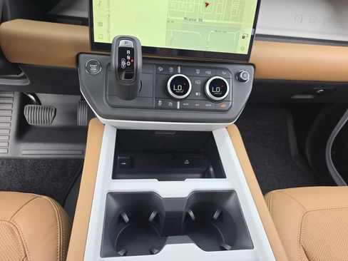 New 2026 Land Rover Defender 110 X-Dynamic SE AWD/4WD image 25