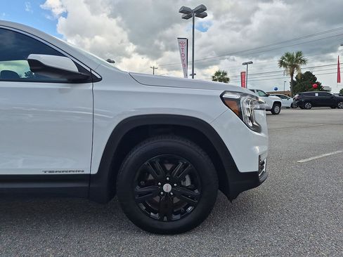 Used 2024 GMC Terrain SLE AWD/4WD image 10
