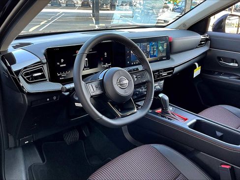 New 2026 Nissan Kicks SR image 8