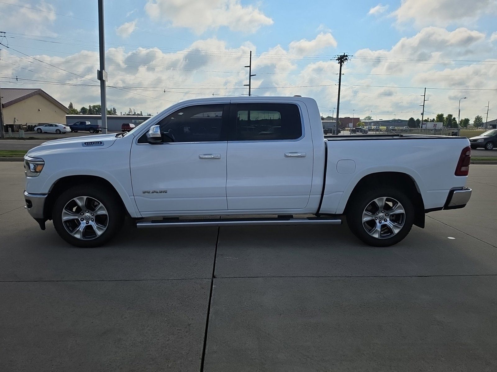 Used 2022 RAM 1500 Laramie AWD/4WD image 5