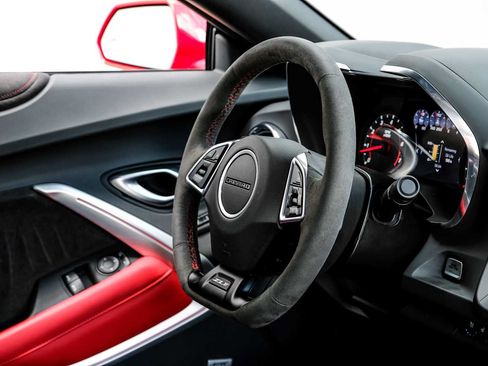 Used 2022 Chevrolet Camaro ZL1 RWD image 15