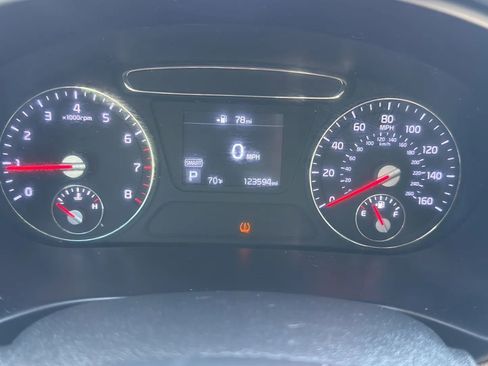 Used 2019 Kia Sorento LX image 16