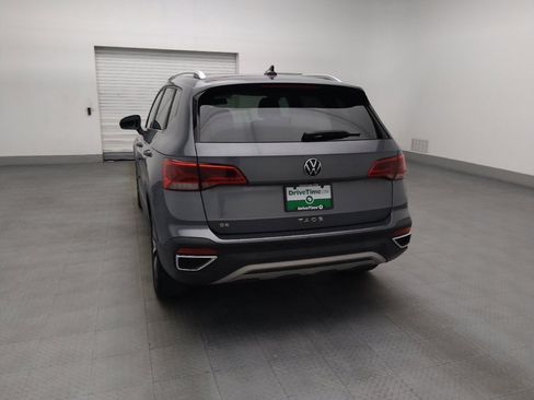 Used 2022 Volkswagen Taos SE FWD image 6