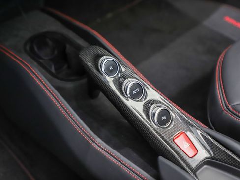 Certified 2022 Ferrari F8 Tributo RWD image 21