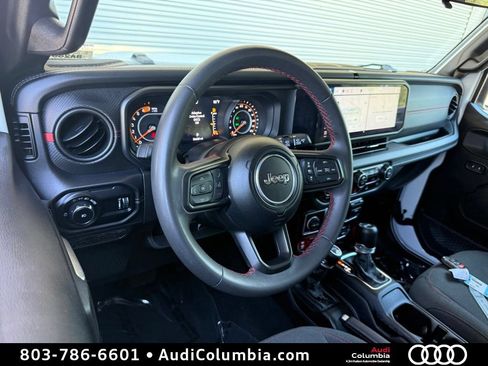 Used 2024 Jeep Wrangler Unlimited Rubicon AWD/4WD image 3