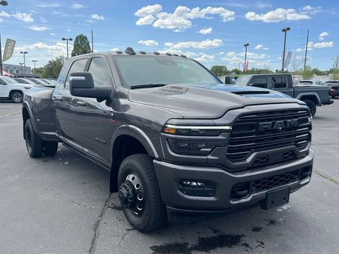 Used 2025 RAM 3500 Laramie AWD/4WD image 5