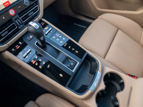 New 2026 Porsche Macan image 22
