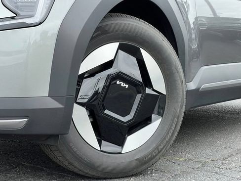 Certified 2024 Kia EV9 Light RWD image 2