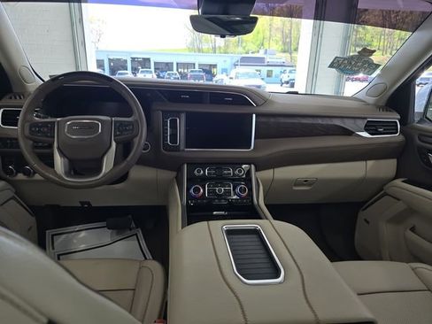 Certified 2024 GMC Yukon XL Denali w/ Denali Reserve Package AWD/4WD image 11