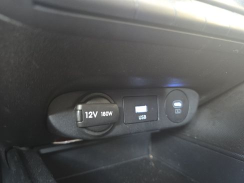 Used 2025 Hyundai Elantra SE FWD image 15