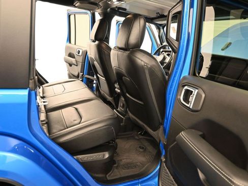 Used 2022 Jeep Wrangler Unlimited Sahara AWD/4WD image 16