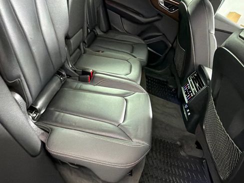 Used 2019 Audi Q8 Premium Plus AWD/4WD image 23