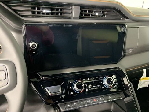 Used 2025 GMC Sierra 1500 AT4 w/ AT4 Premium Package image 35