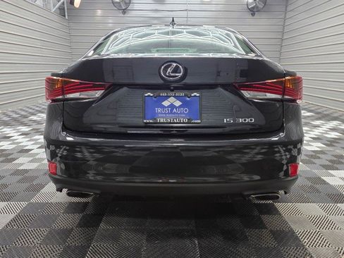Used 2018 Lexus IS 300 w/ Comfort Package RWD image 5