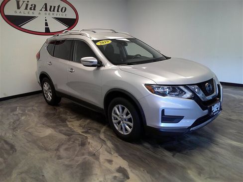 Used 2019 Nissan Rogue SV image 4